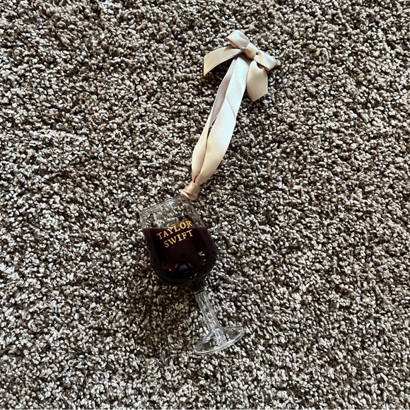 NEW Taylor Swift Evermore “That Ain’t My Merlot” Ornament - Picture 4 of 8